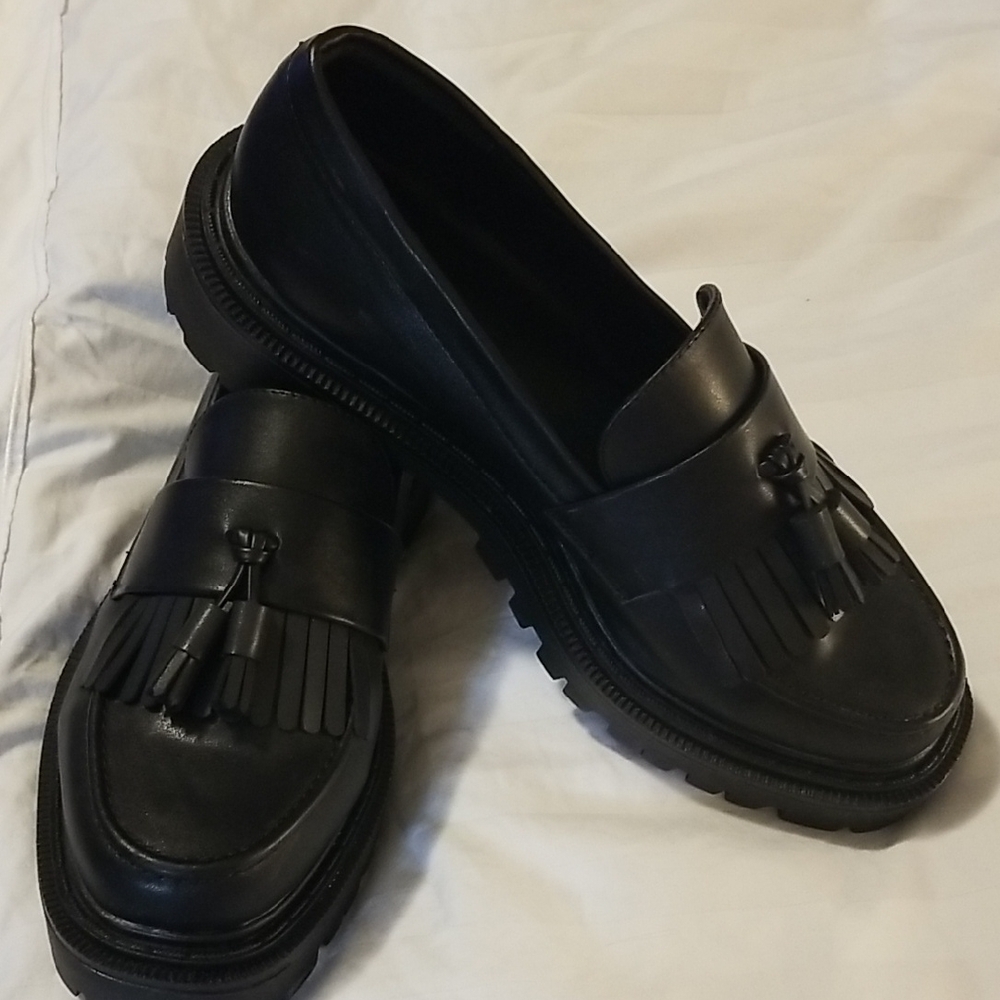 American Eagle Outfitters Black Leather Mules with Tassels